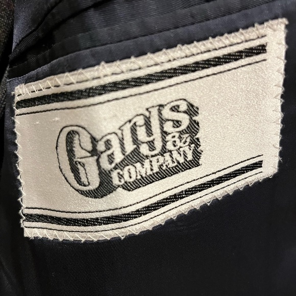 Men's classic Joesph Abboud wool blend suit from Garys of Newport Beach. - Picture 8 of 10